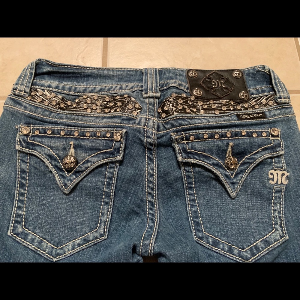 Gently worn Miss Me Jeans
Boot cut 27” waist